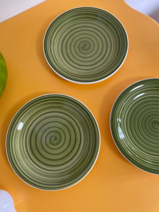 Green swirl lunch plates