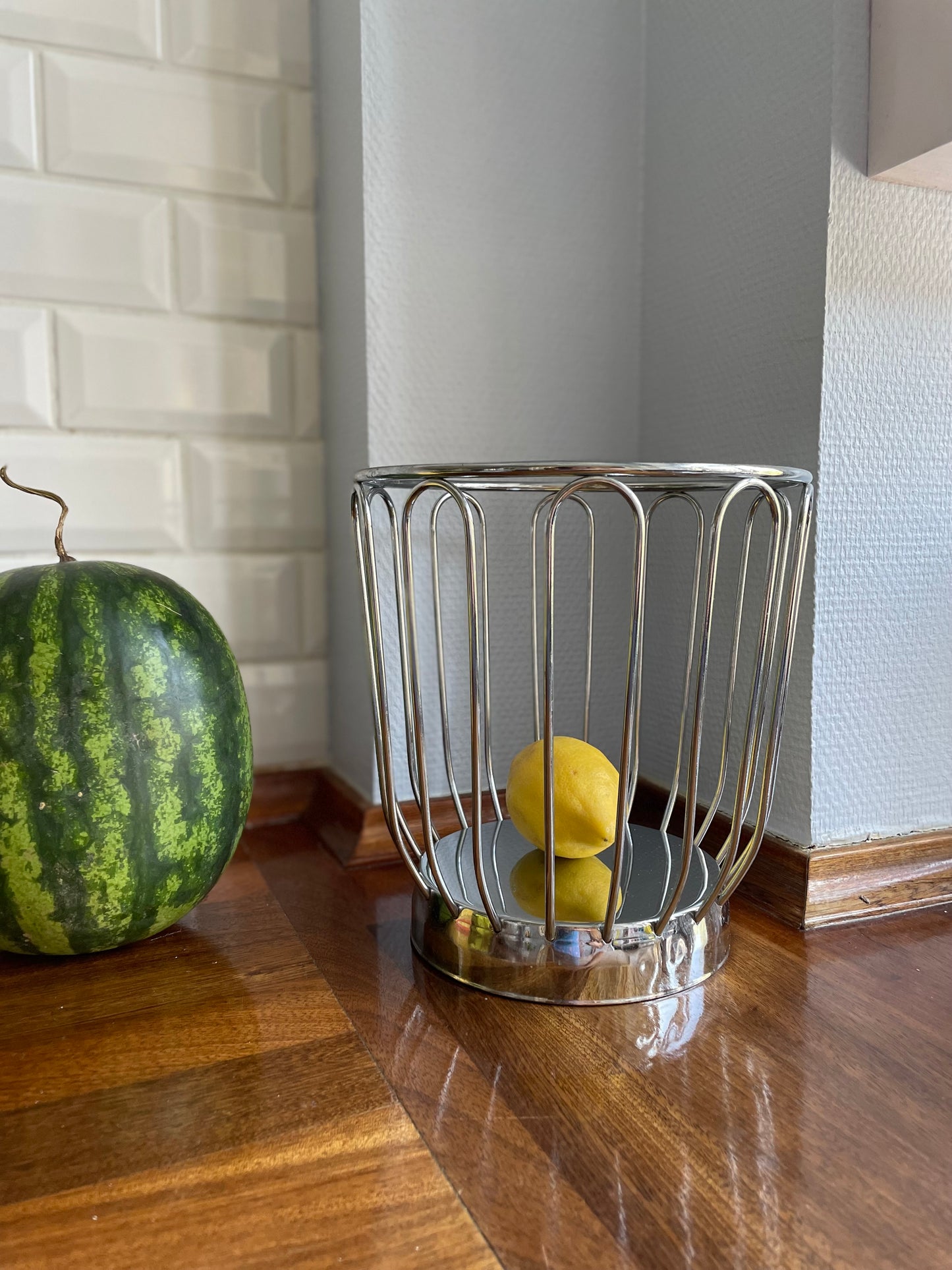 Fruit bowl in chrome