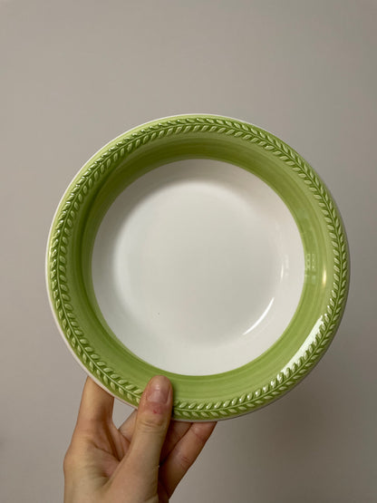 Italienske dybe tallerkener med grøn kant