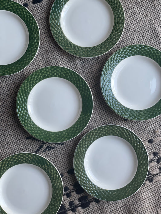 Lunch plates with green braided edge