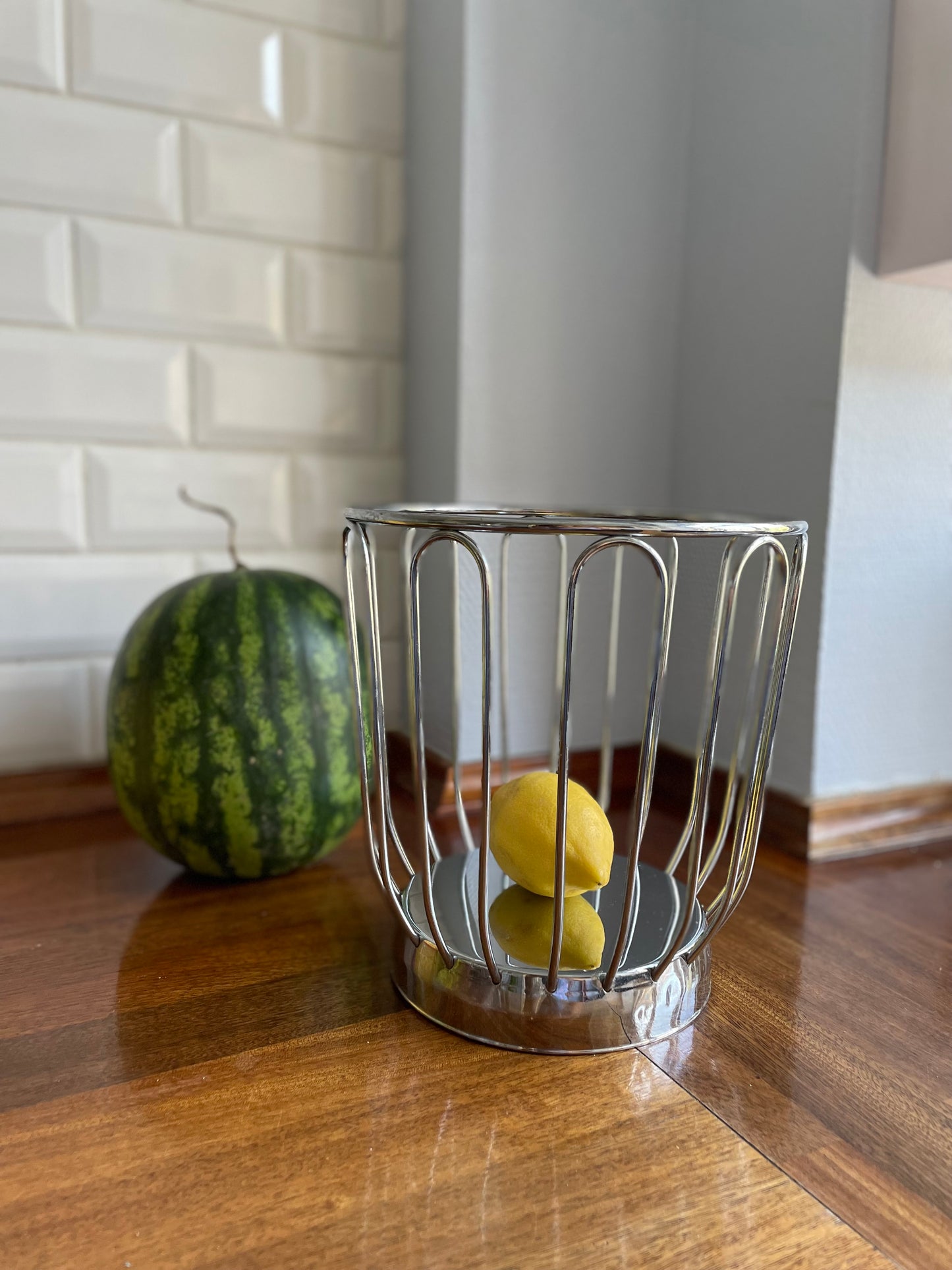 Fruit bowl in chrome