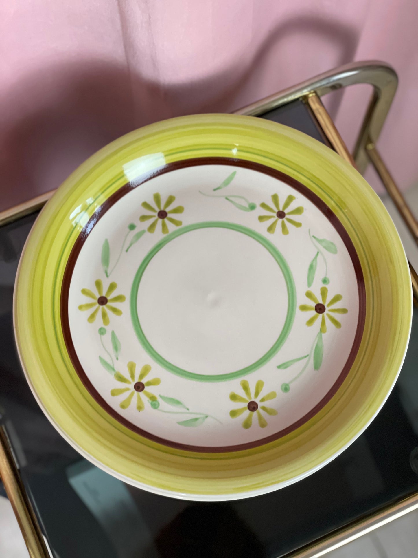 Dinner plates with flowers