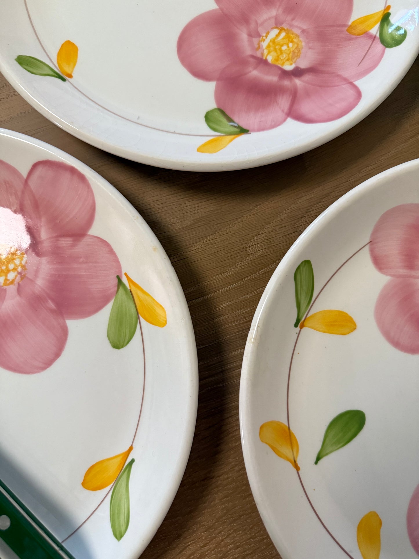 4 Italienske middagstallerkener med lyserøde blomster