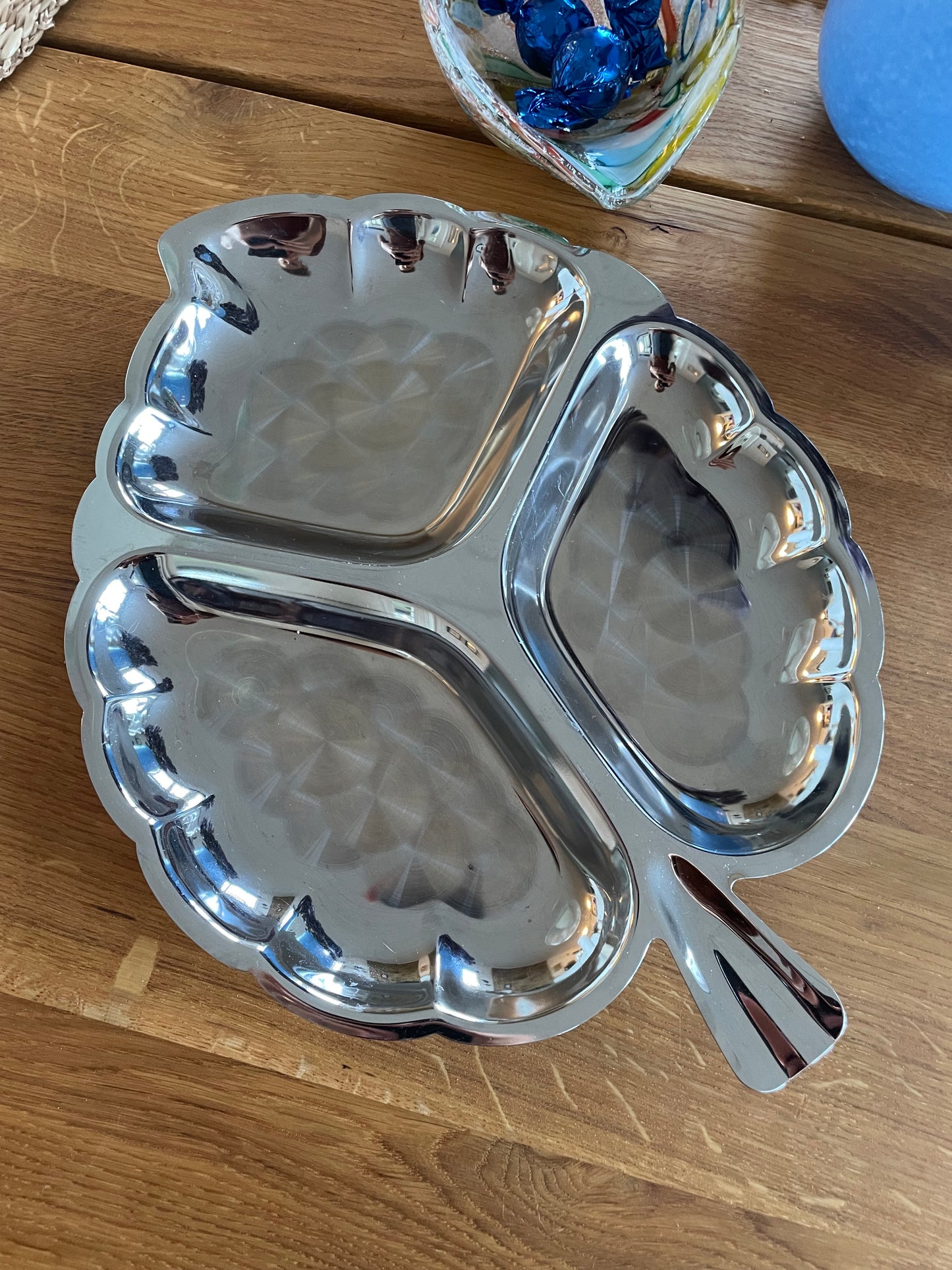 Steel dish with 3 rooms