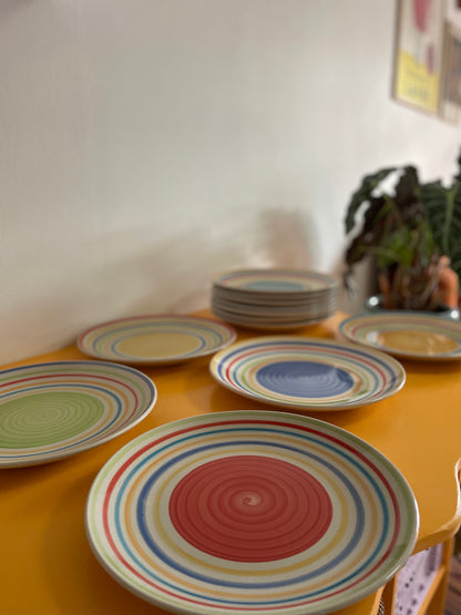 Colorful dinner plates for 6 people