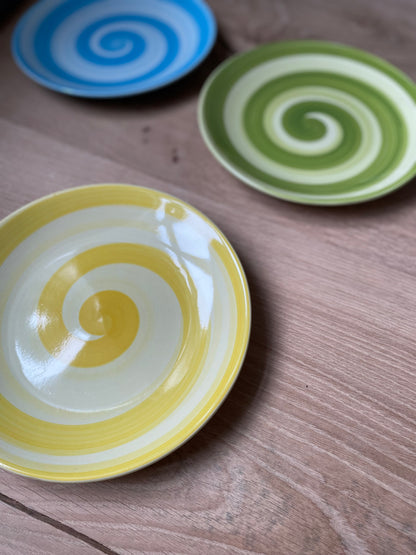Breakfast plates with wide swirl