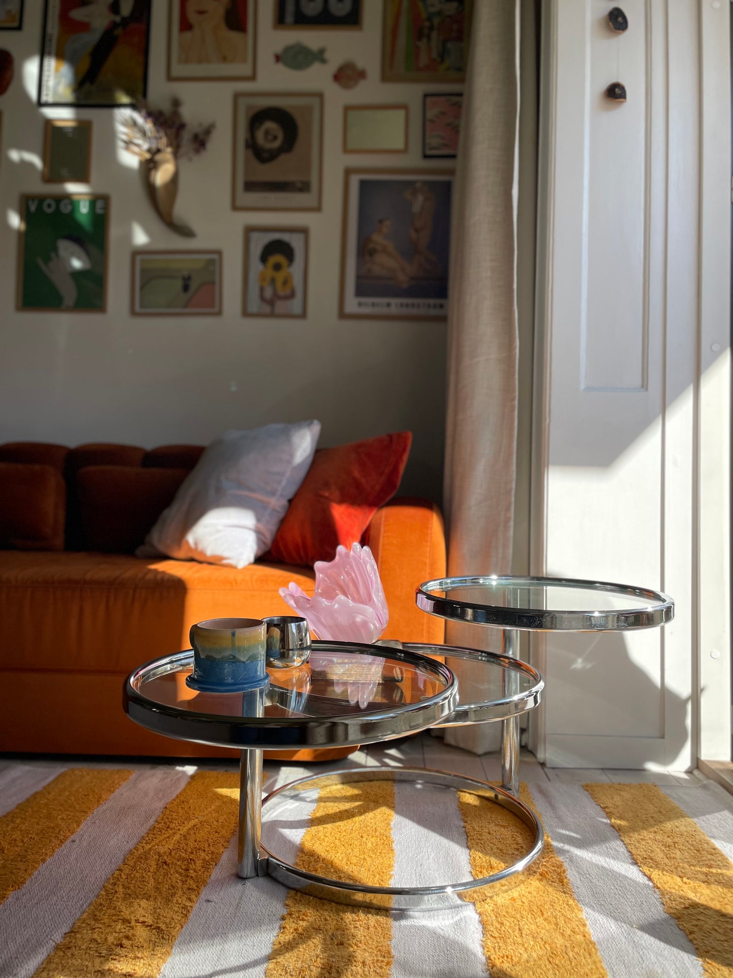 Swivel coffee table in chrome and glass