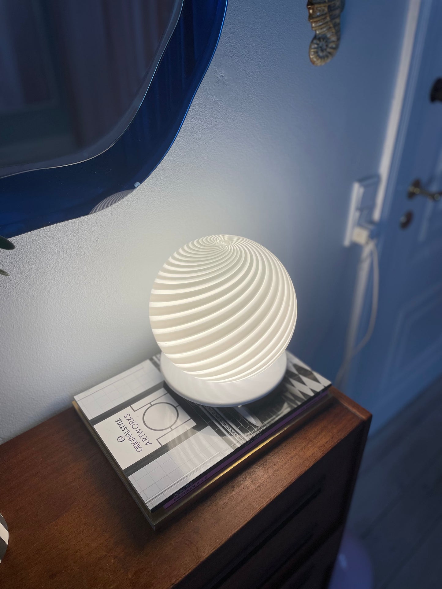 Vintage Murano table lamp in white swirl