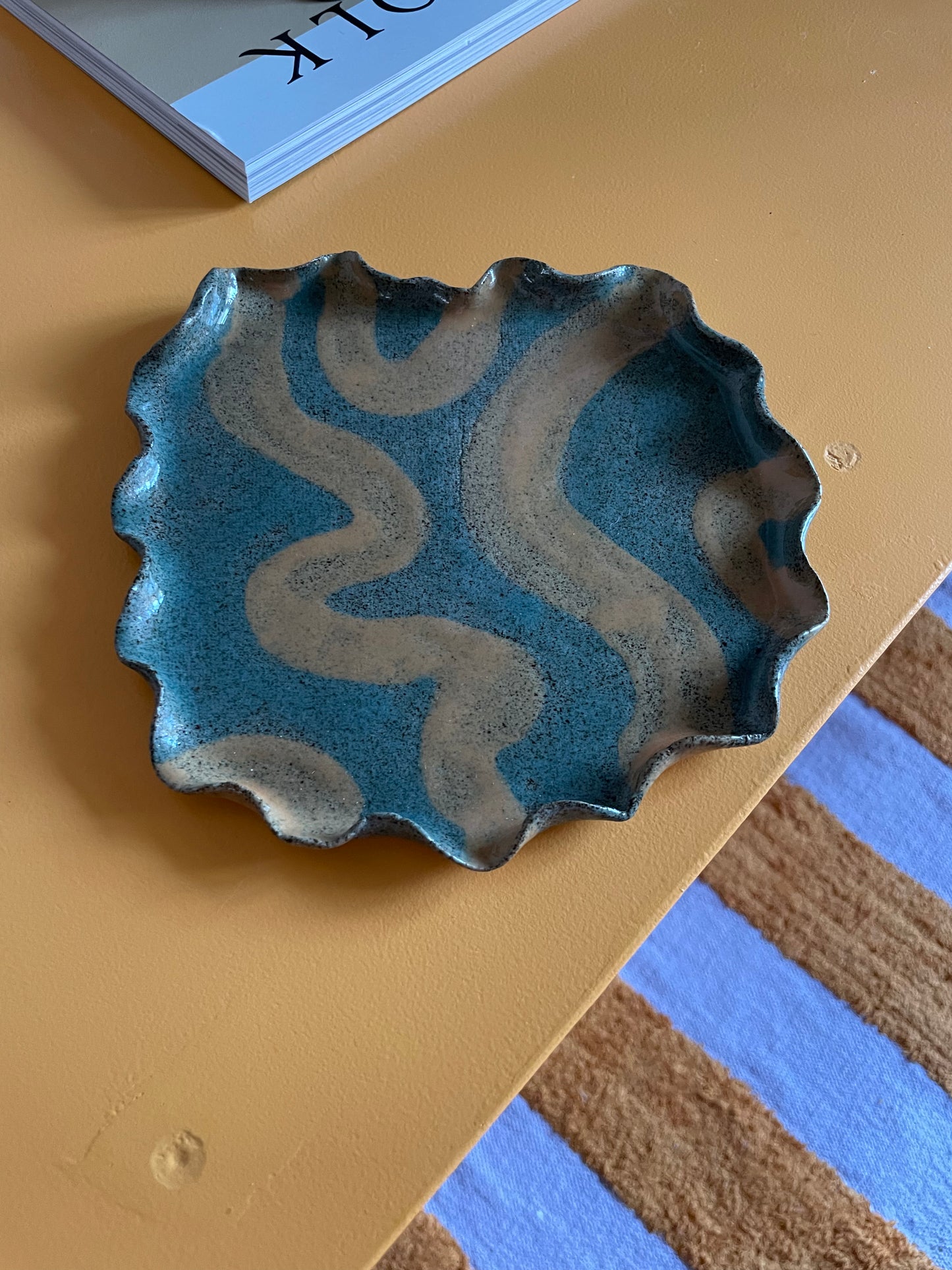 Color tray ceramics - EAT UP wavy plate blue/orange