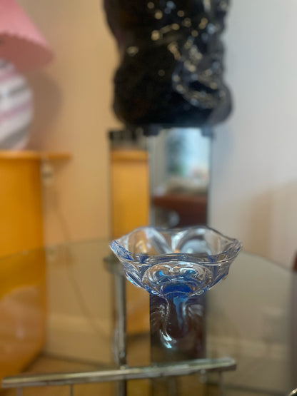 Glass bowl with blue five-leaf clover