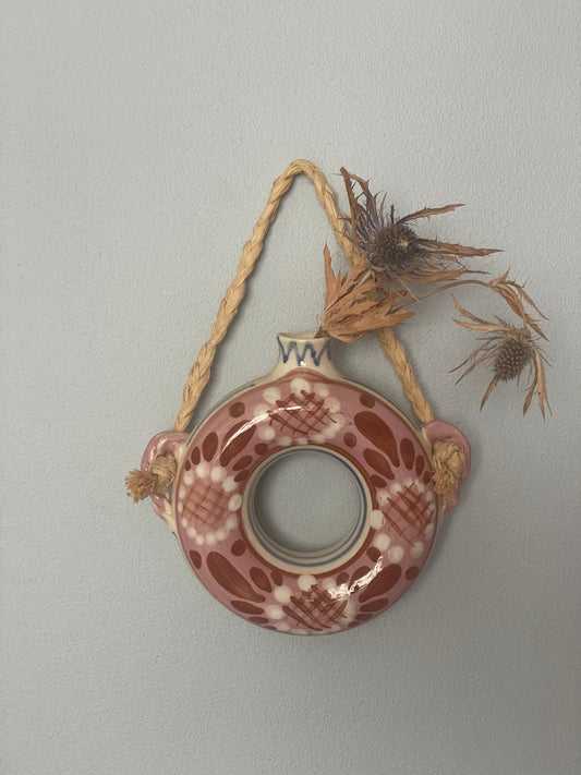 Wall-hung donut vase
