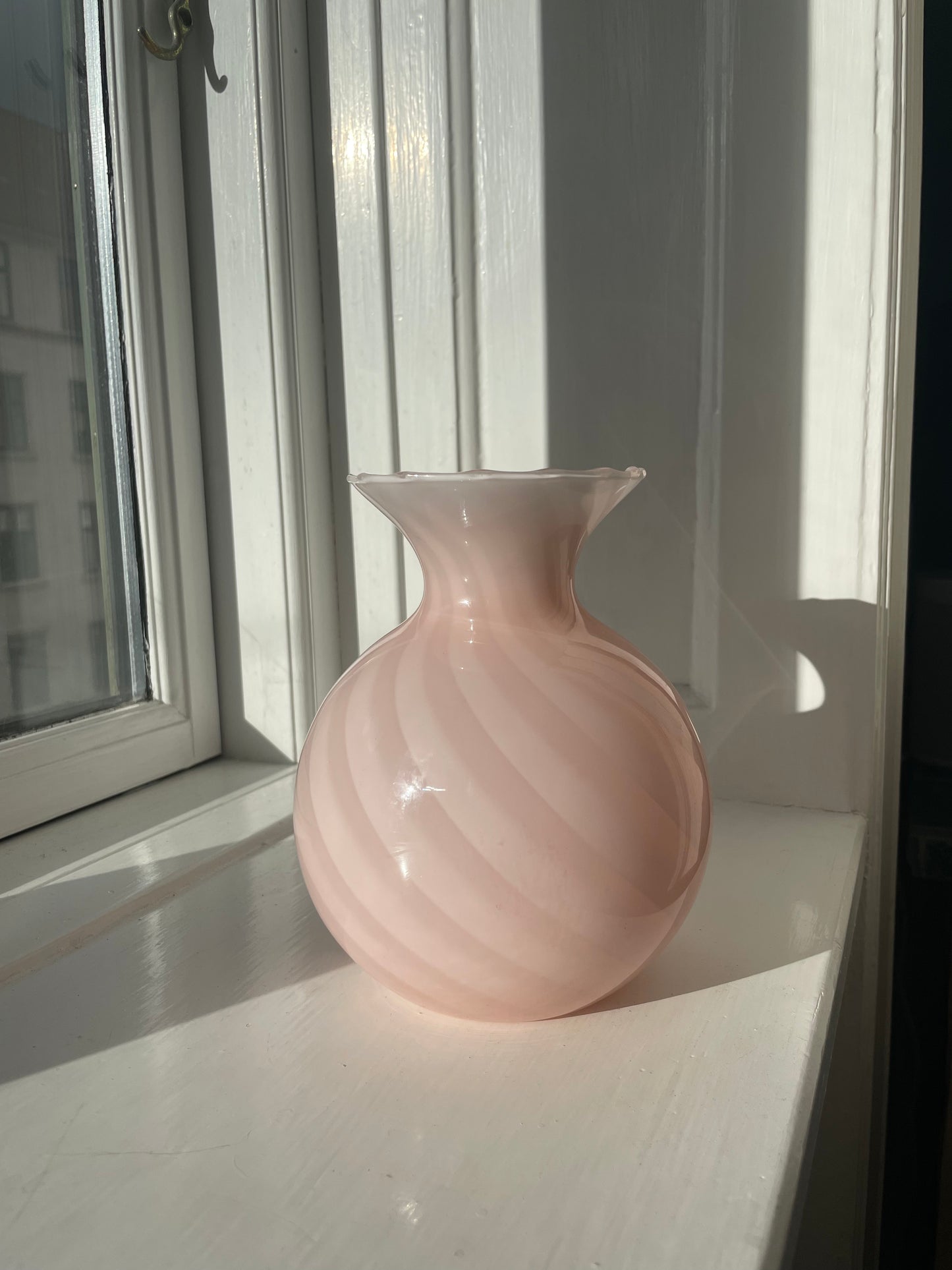 Vintage Murano pink swirl vase