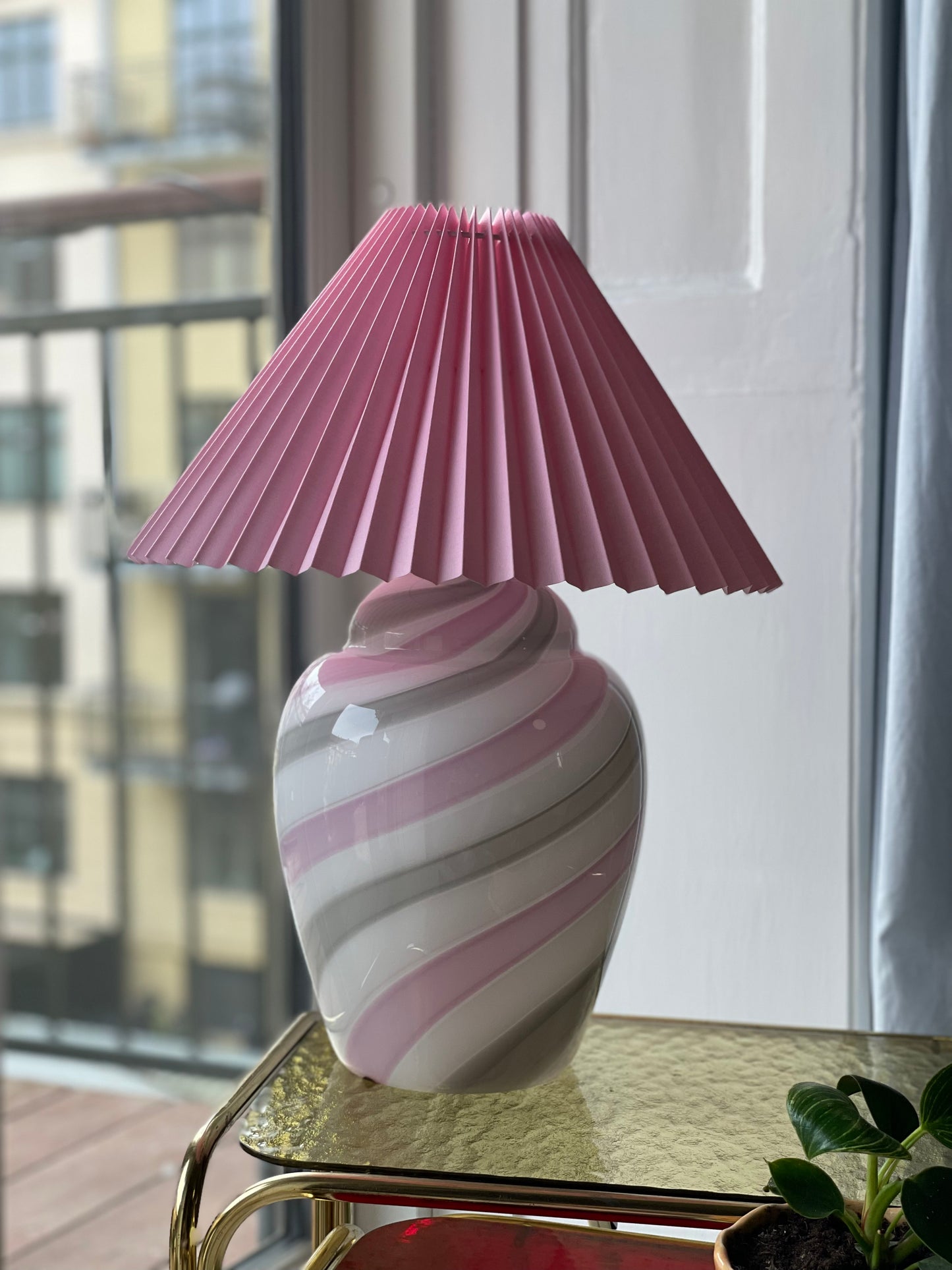 Vintage Vetri Murano table lamp with pink swirl
