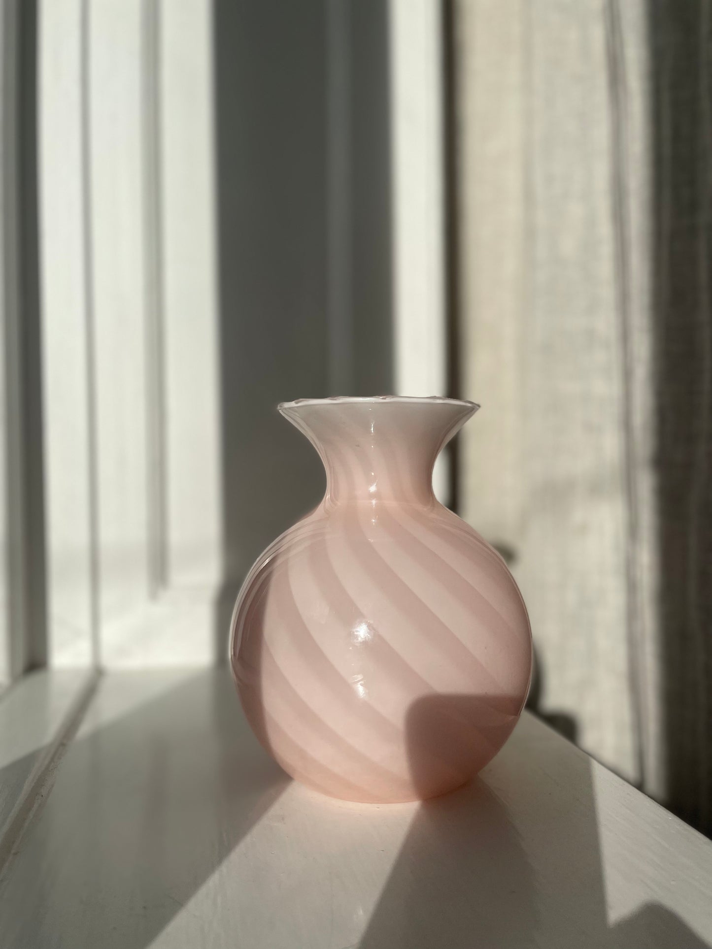 Vintage Murano lyserød swirl vase
