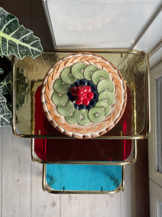 Pie plate with fruits