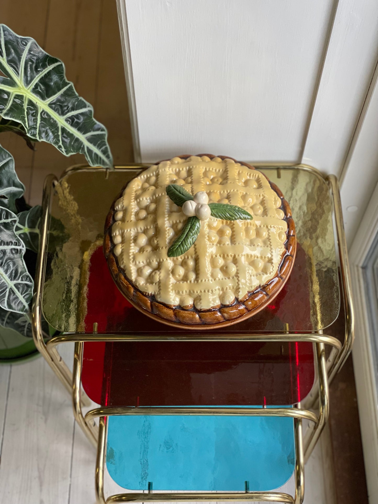 Pie dish with lid