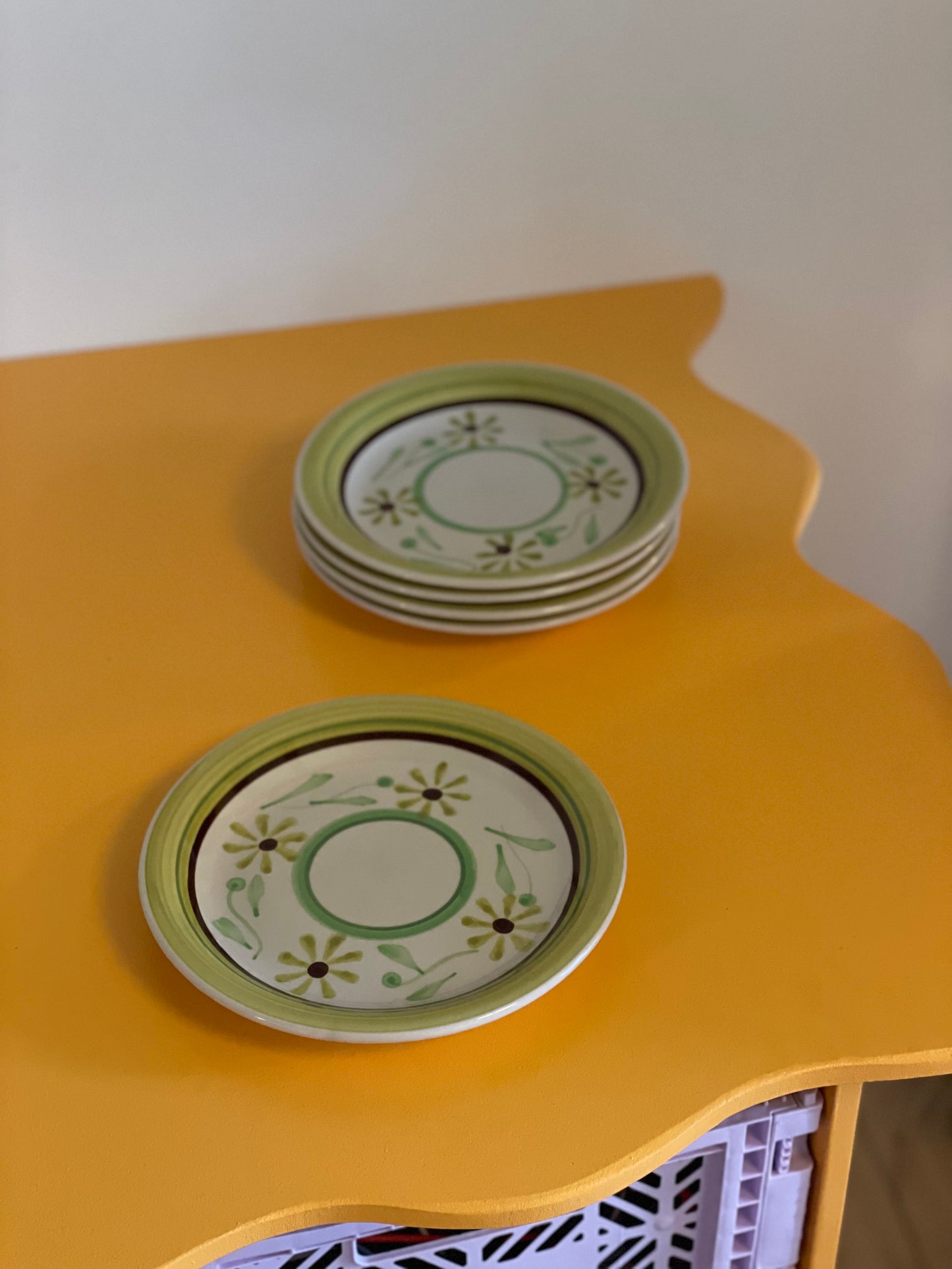 Italian breakfast plates with flowers