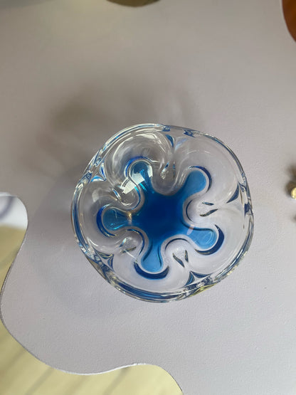 Glass bowl with blue five-leaf clover