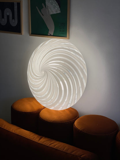 Mega vintage Murano væglampe med hvidt swirl 47cm