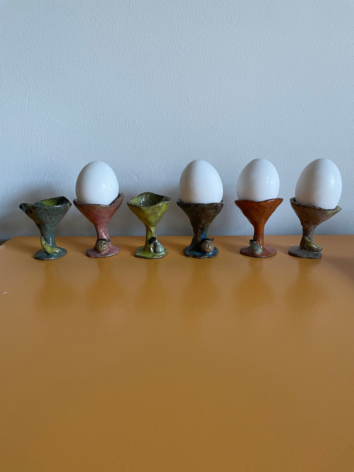 Farveladekeramik - 6 æggebægre med frugter