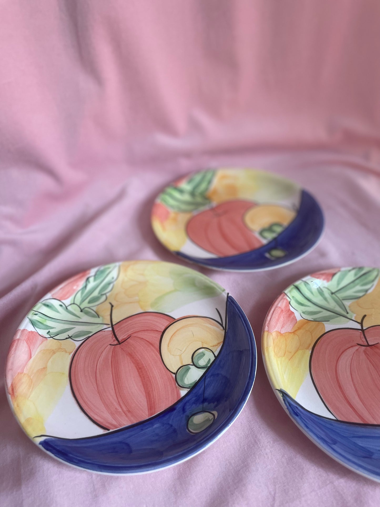 Lunch plates with hand-painted fruit motif