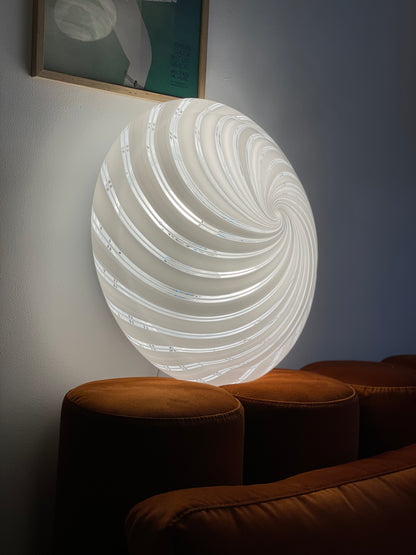 Mega vintage Murano væglampe med hvidt swirl 47cm